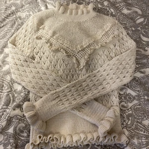 Zara tröja - Super snygga zara tröjan med volanger som nu inte säljs längre ! Inga skador eller fläckar 🩷