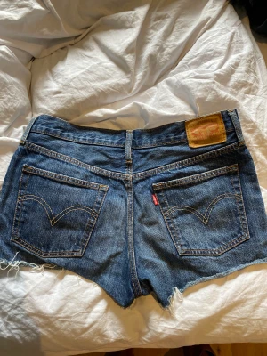 Levis jeansshorts  - Mitt emellan låg och högmidjad 