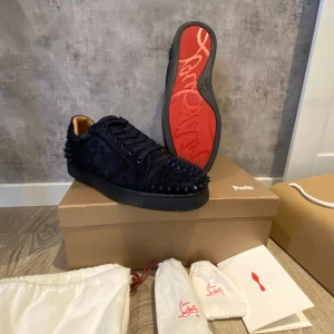 Christian Louboutin skor - Storlek 41 men är som 42, pris kan diskuteras vid snabb och smidig affär