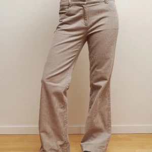 Esprit pants - Excellent condition, no damage except for the missing button on the inner waist (see last photo). Size 38, fit bigger. Waist width 41, waist height 23, inner leg length 78. I wear size M and am 170 for comparison. Write for more photos
