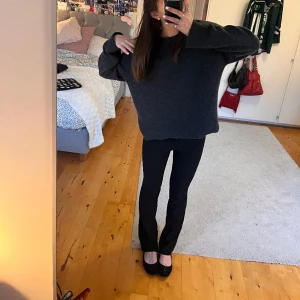 Lågmidjade kostymbyxor  - Lågmidjade bootcut kostymbyxor 