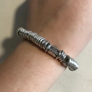 Silver armband - Silver armband, pearls for girls.  Stretchy band runt handleden