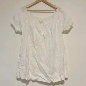 PureDKNY blus - Aldrig använd. Storlek US 8 (M/L). Använd gärna KÖP NU om du vill köpa.