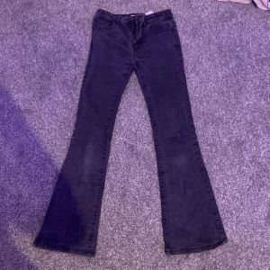 Bootcut Jeans - Säljer dessa svarta bootcut jeansen från Cubus. Dem är för små för mig men i bra skick. Original pris 400. Skriv privat för flera frågor💕