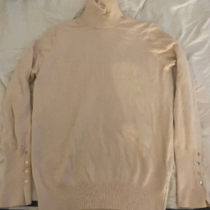 Zara tröja - Superfin tröja från zara. Aldrig använd så i superfint skick🥰