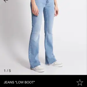 Jättesnygga lågmidjade jeans från lager 157💗säljer då de är för korta för mig som är 170, nästan aldrig använda💗