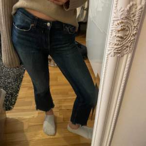 Snygga jeans från zara i mörkblå tvätt⭐️