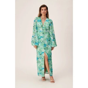 Adoore positano dress - Hej nu säljer jag min adoore positano dress som tyvärr aldrig kommit till användning då den blivit för liten. Klänningen är i den helt slutsålda färgen mint green, i storlek 40. (Motsvarar 36/38)  Klänning är helt oanvänd och har alla taggar kvar.