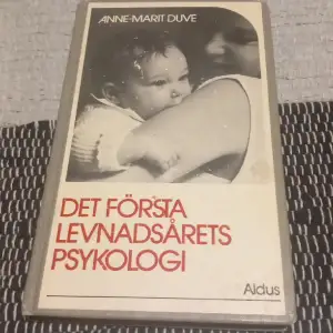 Den här boken har jag faktiskt aldrig läst innan, men den ser väldigt spännande ut. Passar perfekt för vuxna som vill veta mer om barnpsykologi.