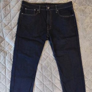 Levi's jeans - Levi's jeans som har aldrig använts. Inga skador eller sånt. Regular fit. Ny pris: 999 kr