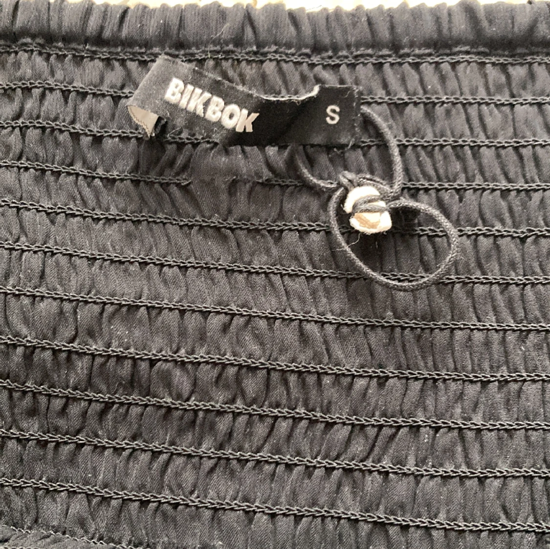 Svart volangkjol från Gina tricot - 91