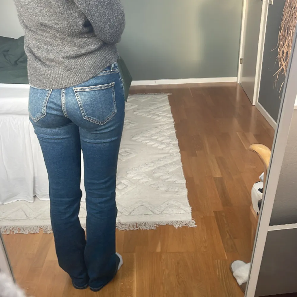 Vida jeans - mango - storlek 36 - jag är 170. Jeans & Byxor.