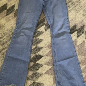 Jeans  - Ett par as snygga bootcut jeans. Är ej använda, köptes i London. Skriv för fler bilder på!💕😊