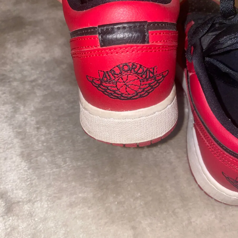 Nike Jordan sneakers. Sparsamt använda. Storlek 36,5. . Skor.