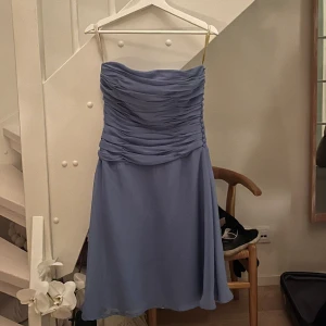 Blå klänning  - Offshoudler 