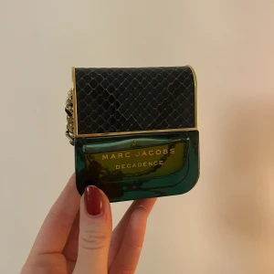 Marc jacobs decadence - Inköpt på åhlens. 30 ml och mycket kvar! 