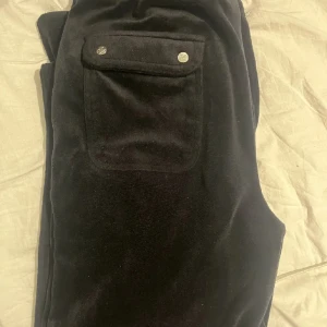  Juicy couture  - Säljer dessa juicy byxor eftersom dom inte kommer till användning nu mera pris kan diskuteras 