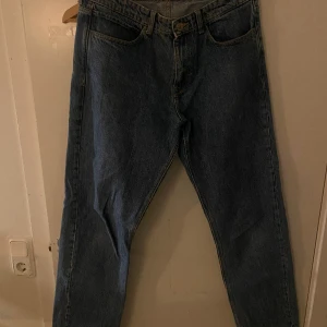 Blå Jeans Herr  - Säljer nu mina blå jeans från cubus, förvånansvärt är jeansen i jättebra kvalitet och är typ samma som levis 501 i kvalle. De har uppsprättade sömmar längst ned.