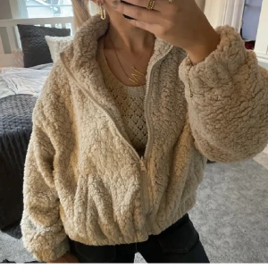 Teddy jacka  - Teddy jacka, jätte varm och gosig💓nypris 600 