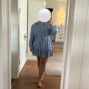 Klänning zara  - Är 168 lång Är en 46/48 