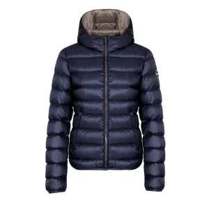 Colmar jacka - Säljer min fina colmar jacka i färgen Navy i storlek 34, den är sparsamt använd och inga skador på. Säljs då den inte kommer till andvändning, skriv för fler bilder så skickar jag🩵🩵 Klicka inte på köp nu, betalning sker via Swish🫶🏼