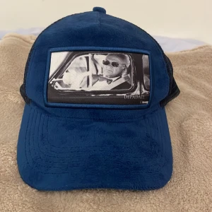 Valvet keps - Köpt någon månad sen bra skick och bra kvalite!