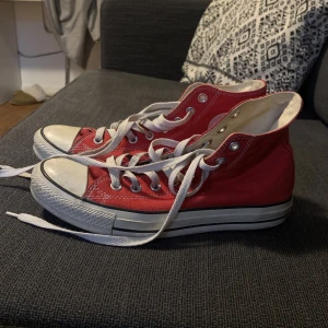 Converse - Varsamt använda converse! I storlek 40.