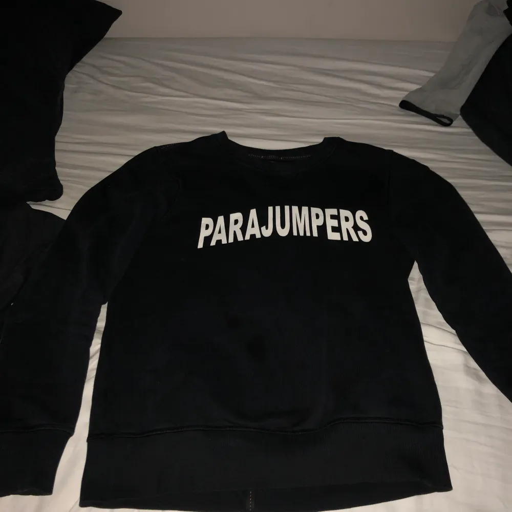 En fin paramjumpers tröja som är i bra skicka 8/10. Hoodies.