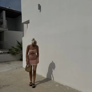 Randig klänning - Heej! Säljer denna oanvända klänning❤️