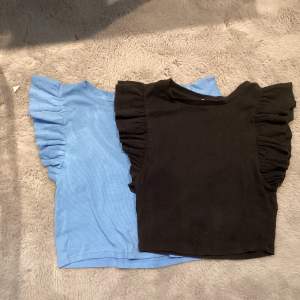 Säljer två zara tröjor då jag inte har användning av de längre! Den blåa är i strl M och den svarta är i strl S. Köpte de för 119kr st men säljer de för 70kr styck, de är i bra skick och har inga fläckar eller något sånt! Skriv innan ni köper tack💓