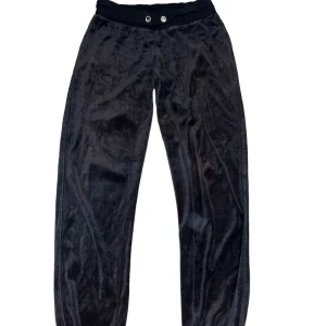 Mjukis byxor  - Sköna mjukisbyxor.  Strl: S