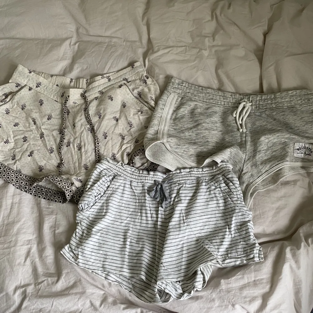 Olika pyjamas/mjukisshorts som passar s, 50kr/st💕. Shorts.