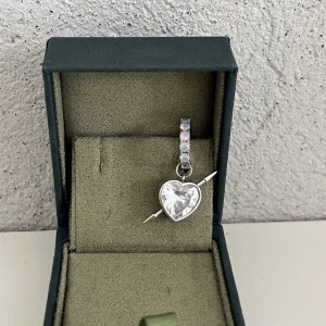 Rebel Love earring doop - Maria Nilsdotter doop från Jackie, dyrt vid inköp och aldrig använt, 925 silver. Finns ej att köpa längre