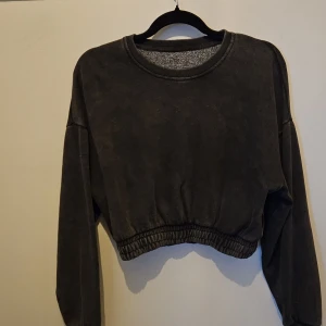Tröja - Grå mysig cropedtop