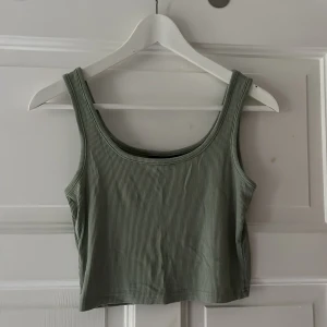 Linne - Grönt croppat linne!