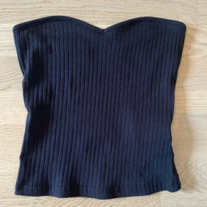 Topp - Svart topp som jag råka beställa två av💓