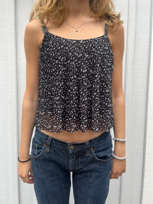 topp från hollister - super fin topp från hollister!!