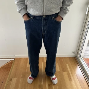 Sweetsktbs - Riktigt snygga vardags jeans som säljs pga att dom inte kommer till användning. Använda enstaka gånger!