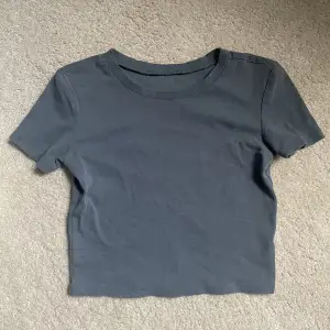 En mörkblå t-shirt i stl xs/s💙 Fint skick!