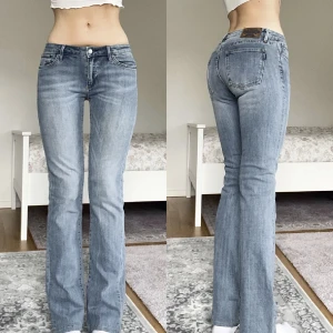Crocker jeans - (Lånade bilder från tjejen jag köpte av), säljer vidare mina Crocker jeans då dom var för korta på mig som är 175. Tjejen på bilden är 171 cm, storlek 28/32! Hör av er vid intresse ❤️