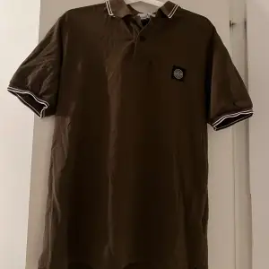 Grön stone island piké skulle säga skick 9/10 storlek: XL