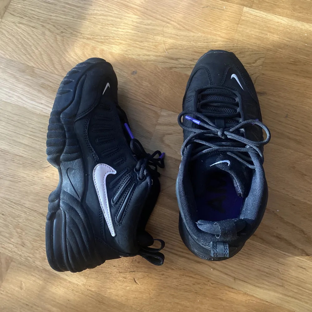 Nike x Ambush , säljer mina Nike Adjust force black purple i stl 36. Justerbara. Använda ett fåtal gånger, nästan som nya. 🖤💜. Skor.