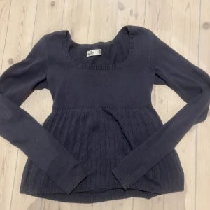 Babydoll sweater blue, Hollister  - Superfin blå Babydoll tröja!! ✨  Den är i storleken XS och i superfint skick. ☺️  Säljs då jag inte använde den så mycket. Köpte den för 400kr💘