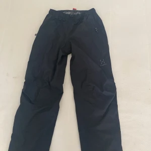 Haglöfs byxor  - Helt oanvända haglöfs byxor då jag köpte dom när jag skulle vandra men vandringen blev aldig av, jätte fina men kommer inte till användning här, nypris runt 1000 lappen