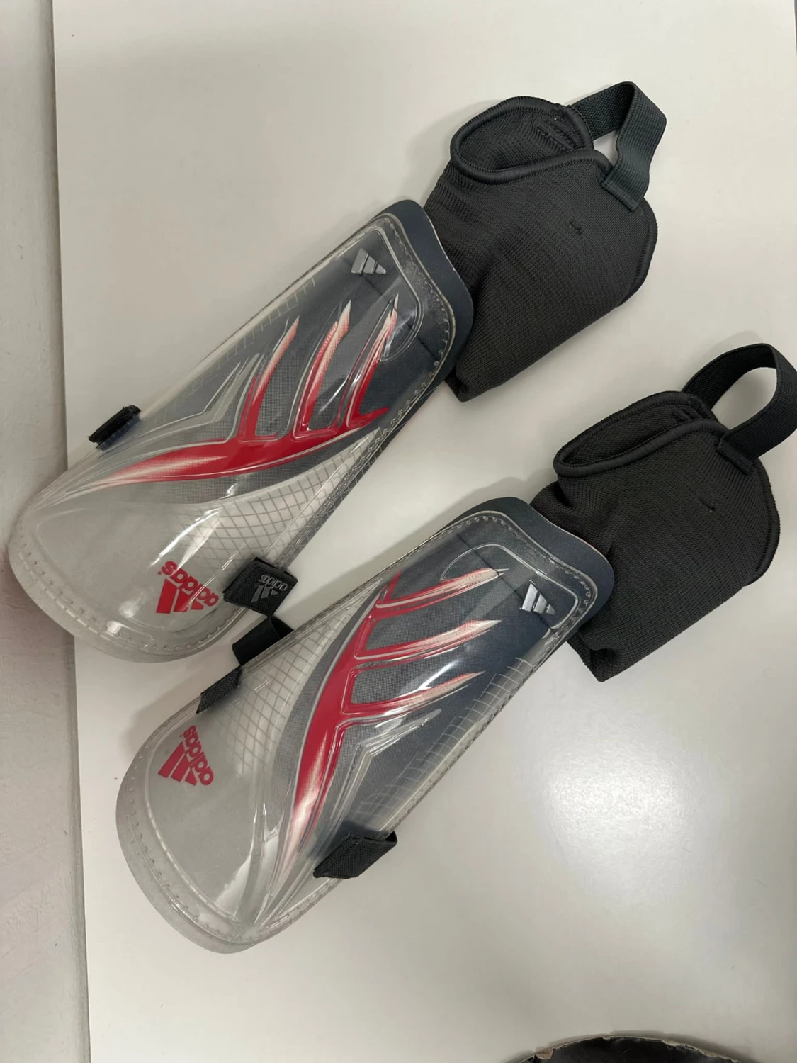 Adidas benskydd  - 90