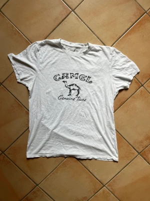 Camel tisha - T-shirt från camel. Bra skick. Storlek XL passar även en L