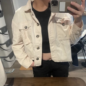 Beige jacka  - Från only. Strl 38 