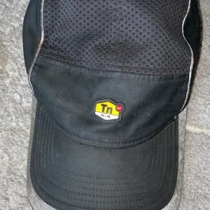 Nike Tn Keps svart  - Säljer en Nike tn keps svart sällsynt 