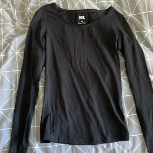 Svart långärmad tröja - Varken använd eller testad, bara köpt