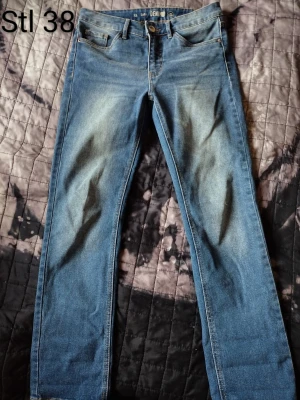 Jeans stl 38 - I ett gott skick. Stl. 38.